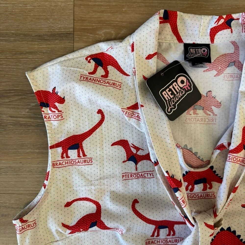 New Retrolicious Women’s Dinosaur Print Red & White Sleeveless Top Size Medium - Picture 4 of 6